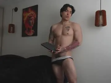 emilywarren296 – webcam model profile photo Image 11