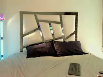 Nicole – webcam model profile photo Image 4