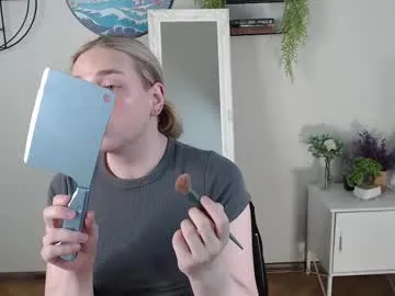 mae_nathan – webcam model profile photo Image 12