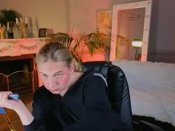 mae_nathan – webcam model profile photo Image 14