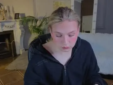 mae_nathan – webcam model profile photo Image 15