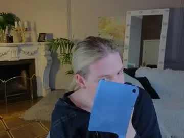 mae_nathan – webcam model profile photo Image 16