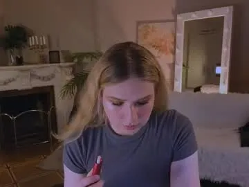 mae_nathan – webcam model profile photo Image 2