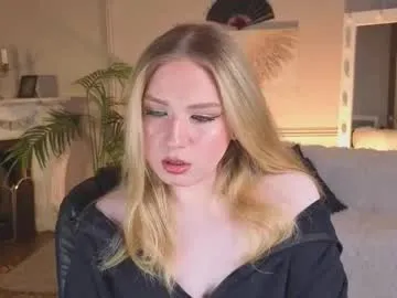 mae_nathan – webcam model profile photo Image 5