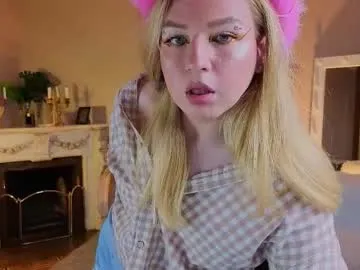 mae_nathan – webcam model profile photo Image 6