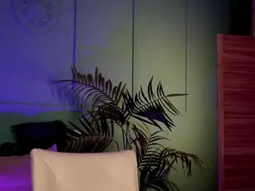 mae_nathan – webcam model profile photo Image 7