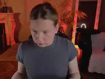 mae_nathan – webcam model profile photo Image 8