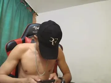 iamsomeone1234 – webcam model profile photo Image 15