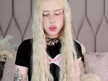 kat_ly_chan – webcam model profile photo Image 3