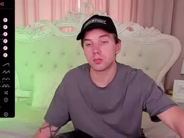 Adeline – webcam model profile photo Image 7