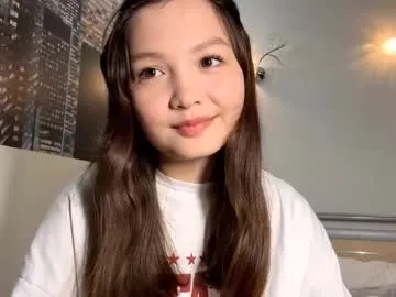 Adara – webcam model profile photo Image 4