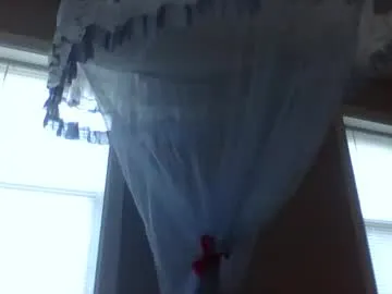 EmiliaWalker – webcam model profile photo Image 2