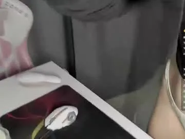 viaaann12 – webcam model profile photo Image 3