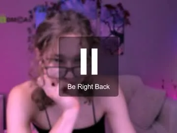 mae_nathan – webcam model profile photo Image 10