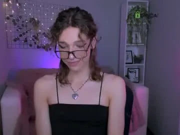 mae_nathan – webcam model profile photo Image 14