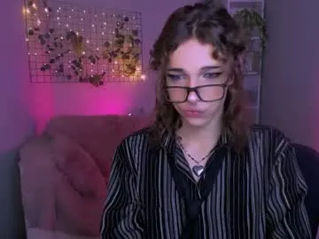 mae_nathan – webcam model profile photo Image 15