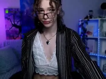 mae_nathan – webcam model profile photo Image 2