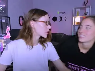 MiaYani – webcam model profile photo Image 6