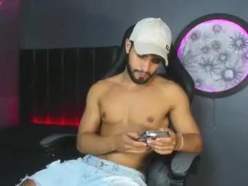 curlytwinkboy – webcam model profile photo Image 2