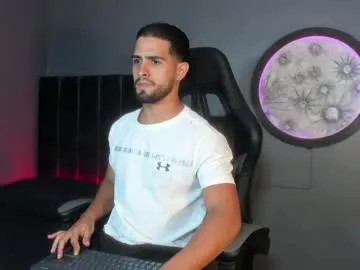 curlytwinkboy – webcam model profile photo Image 7