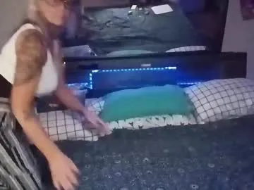 kikilovespartylights – webcam model profile photo