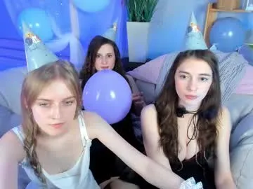 LiliDavison – webcam model profile photo Image 5