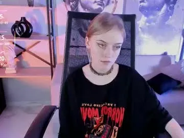 LiliDavison – webcam model profile photo Image 6