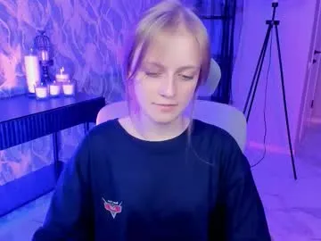 LiliDavison – webcam model profile photo Image 8