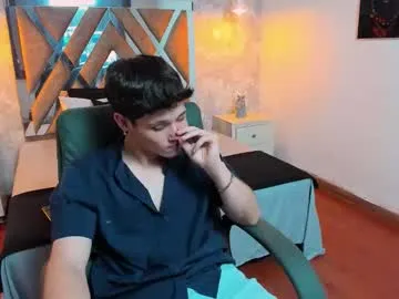 AdelinaLuuna – webcam model profile photo Image 14