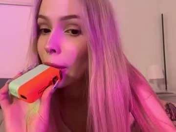 LiliDavison – webcam model profile photo Image 16