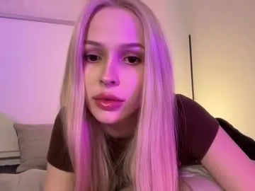 LiliDavison – webcam model profile photo Image 18