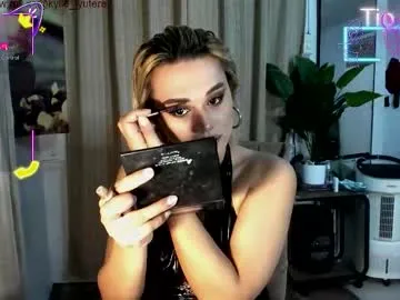 emilywarren296 – webcam model profile photo Image 16