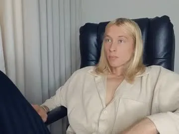 emilywarren296 – webcam model profile photo Image 15