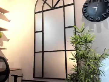 pureannuals – webcam model profile photo Image 8