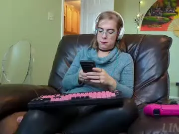 SashaMaroon – webcam model profile photo Image 10