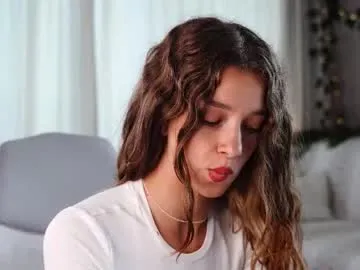 NaiaCollins – webcam model profile photo Image 2