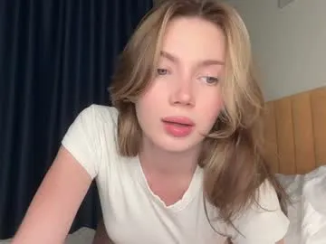 MilaHall – webcam model profile photo Image 19