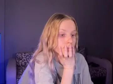 denobluora – webcam model profile photo Image 2