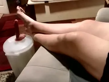 hideonbush051 – webcam model profile photo Image 3