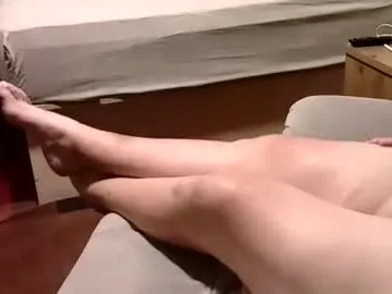 hideonbush051 – webcam model profile photo Image 9