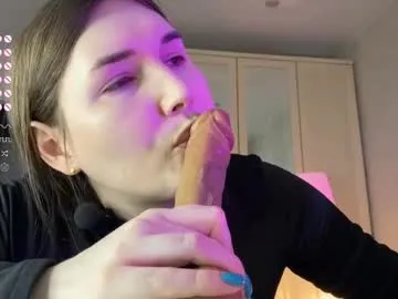 Dolce – webcam model profile photo Image 18