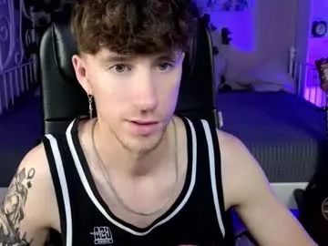 curlytwinkboy – webcam model profile photo Image 2