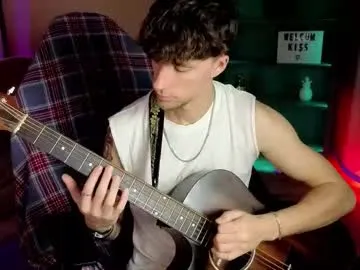 curlytwinkboy – webcam model profile photo Image 3