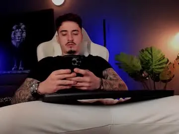 KiraMae – webcam model profile photo Image 2