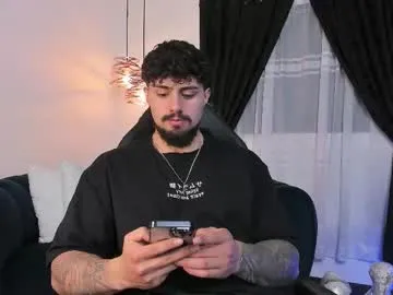 tinytittytia – webcam model profile photo Image 13