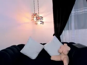 tinytittytia – webcam model profile photo Image 9