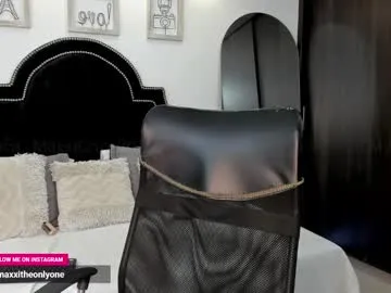 MiaOliveres – webcam model profile photo Image 11