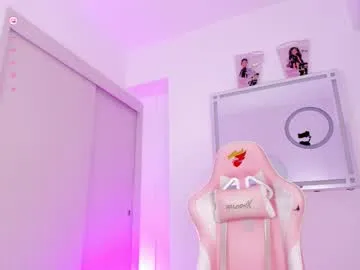 mae_nathan – webcam model profile photo Image 3