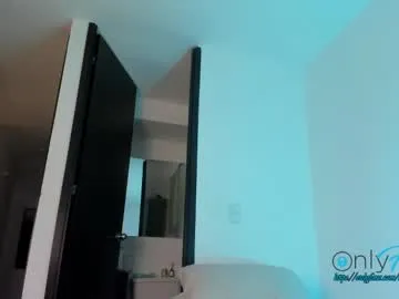 naisharousell – webcam model profile photo Image 9