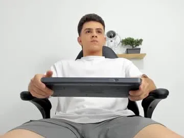 lolaa_darling – webcam model profile photo Image 4